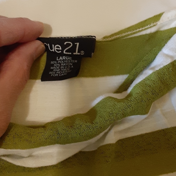 Rue 21 cutout shoulder top - Picture 3 of 4